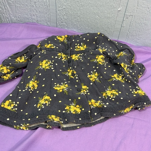 5 for $10 💜 Emma’s Garden top size 3-6 months - Picture 5 of 9